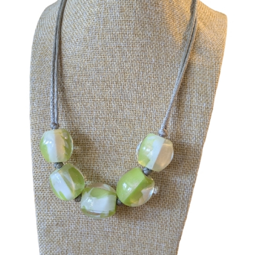Zsiska Green And White Beaded Resin Necklace